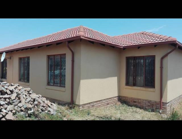 3 BEDROOM HOUSE FOR SALE IN NATURENA EXT 19
